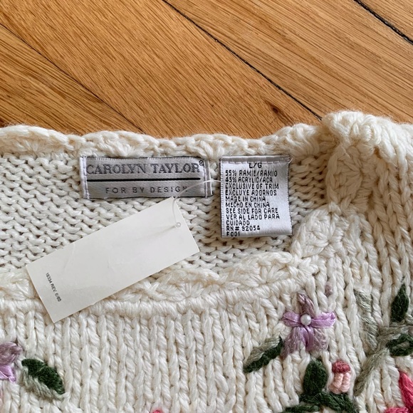 VTG • 90s Deadstock Chunky Knit Floral Sweater - Picture 6 of 11